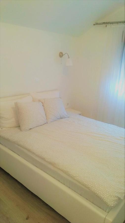 Galesic Apartments & Rooms Korenica Bagian luar foto