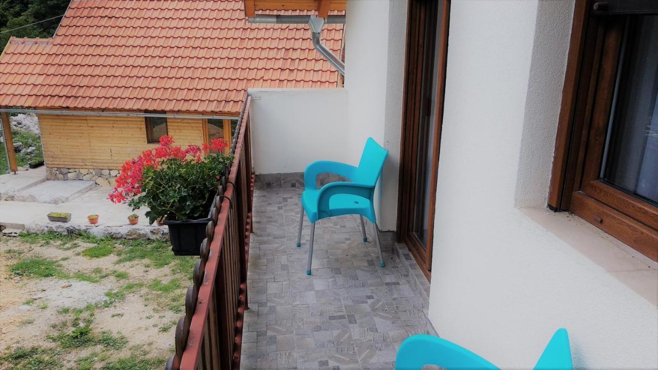 Galesic Apartments & Rooms Korenica Bagian luar foto