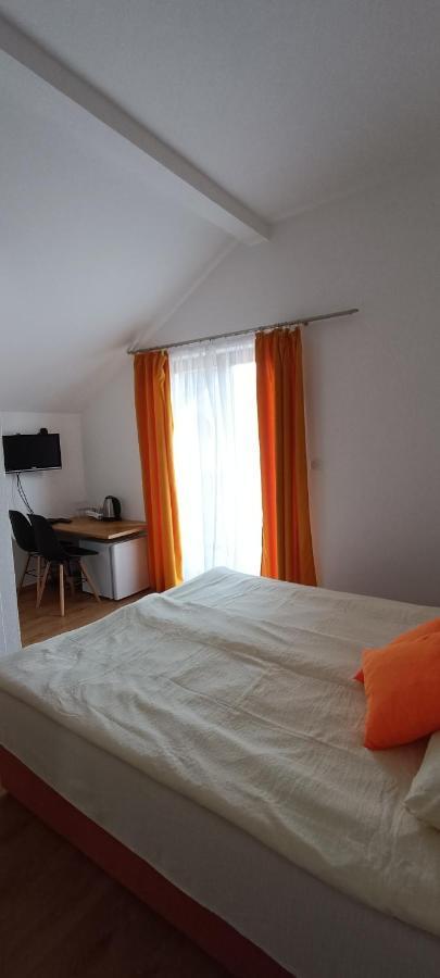 Galesic Apartments & Rooms Korenica Bagian luar foto